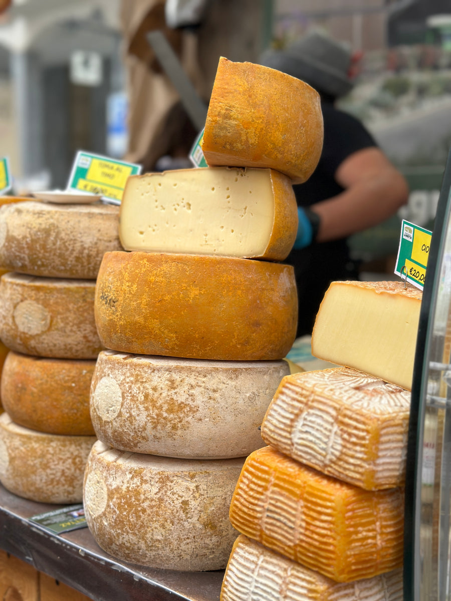 Exploring the World's Best Cheeses In Bra (Piemonte)! Smelly Cheese Co.