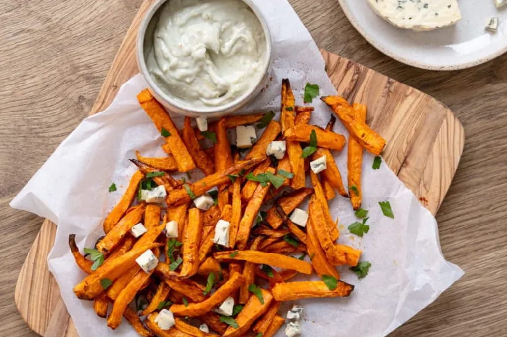 Sweet potato fries with Fourme d'Ambert Mayonnaise